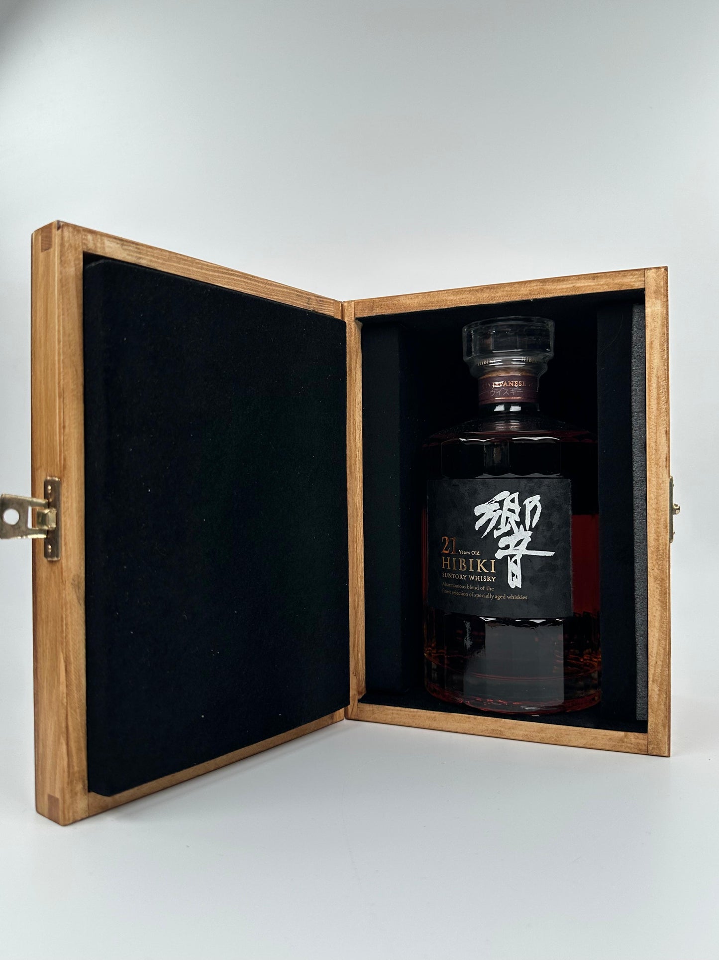 Hibiki 21 Years 0,7l 43%vol. in Wooden Box